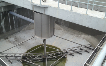 Thiết bị cạo bùn